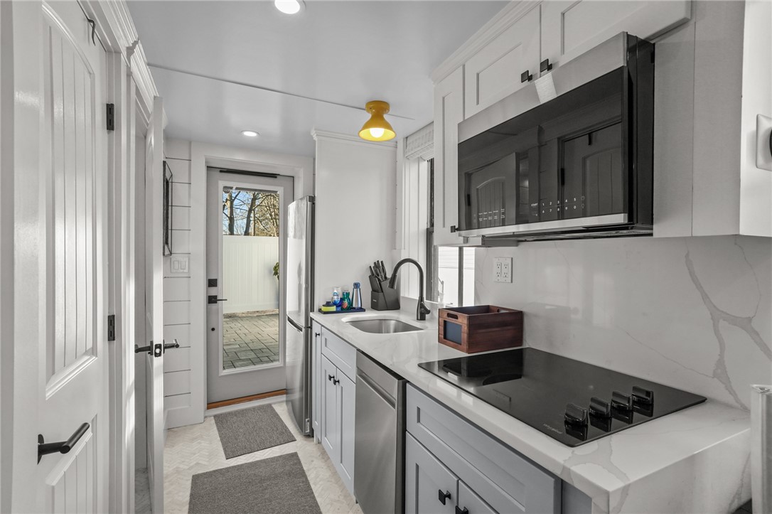 6 Cross Street Newport, RI 02840 - Photo 5 of 11