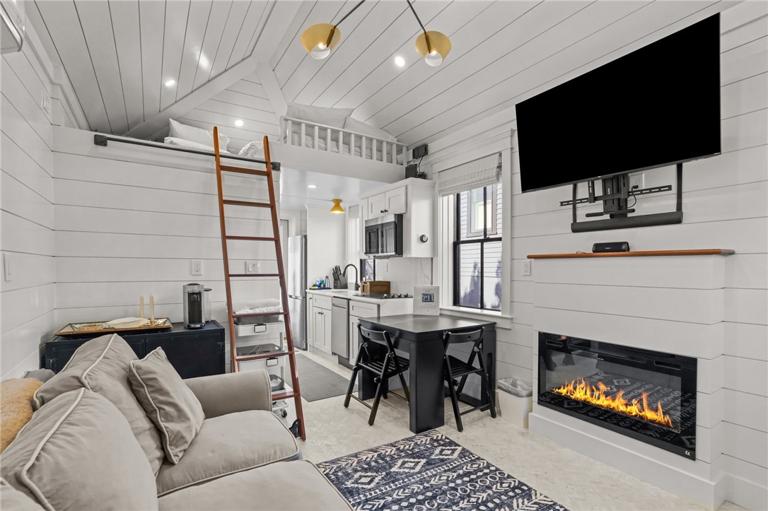 6 Cross Street Newport, RI 02840 - Photo 8 of 11