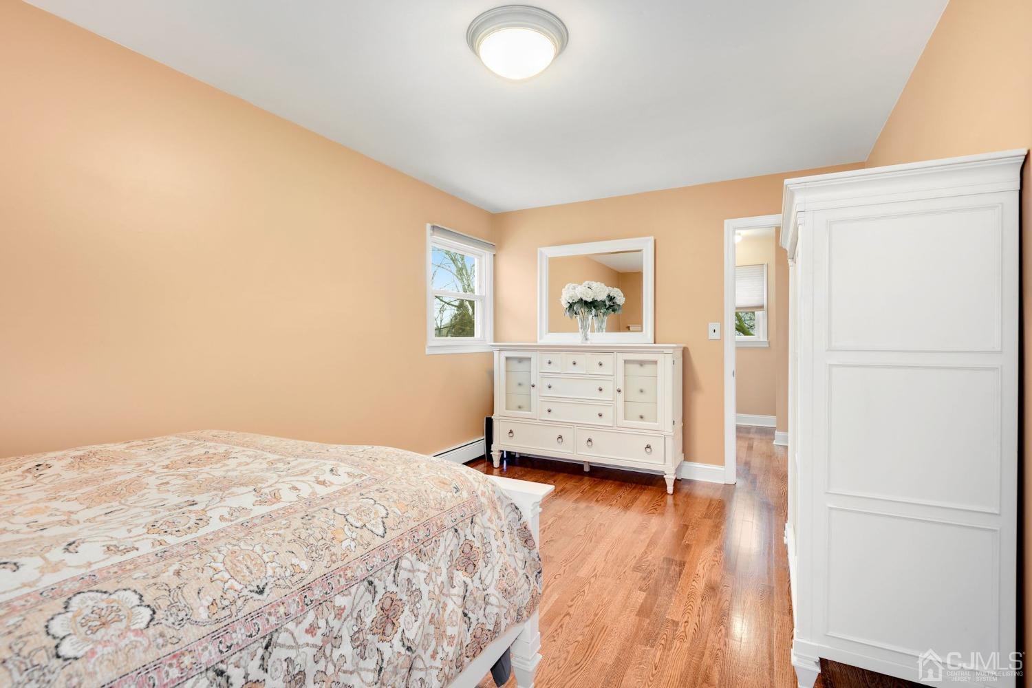 252 Suttons Lane Edison, NJ 08817 - Photo 13 of 28 Another view of the master bedroom ...