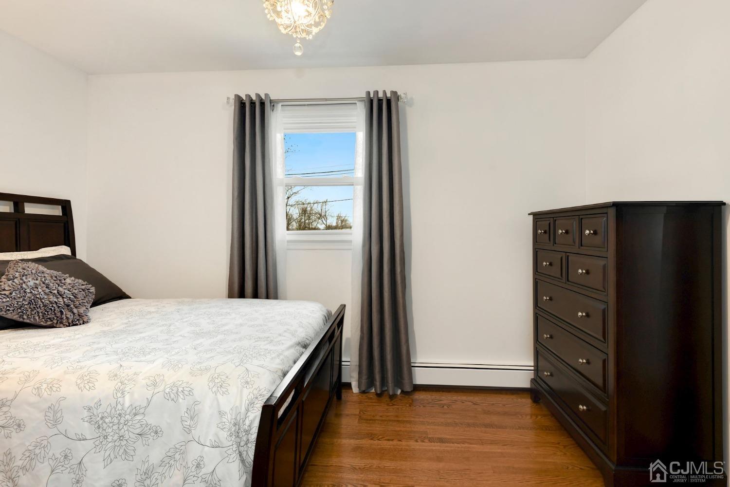 252 Suttons Lane Edison, NJ 08817 - Photo 20 of 28 3rd bedroom