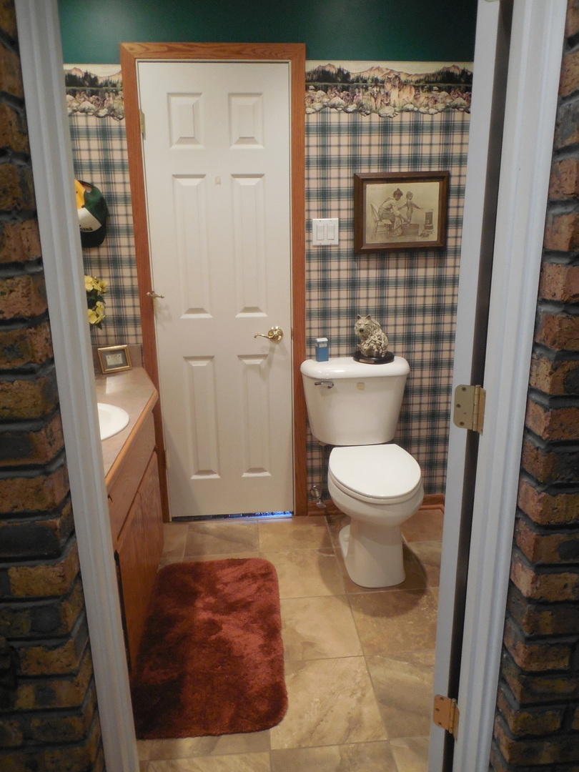 12340 West Offner Road Manhattan, IL 60442 - Photo 20 of 38 a bathroom with a toilet and a shower