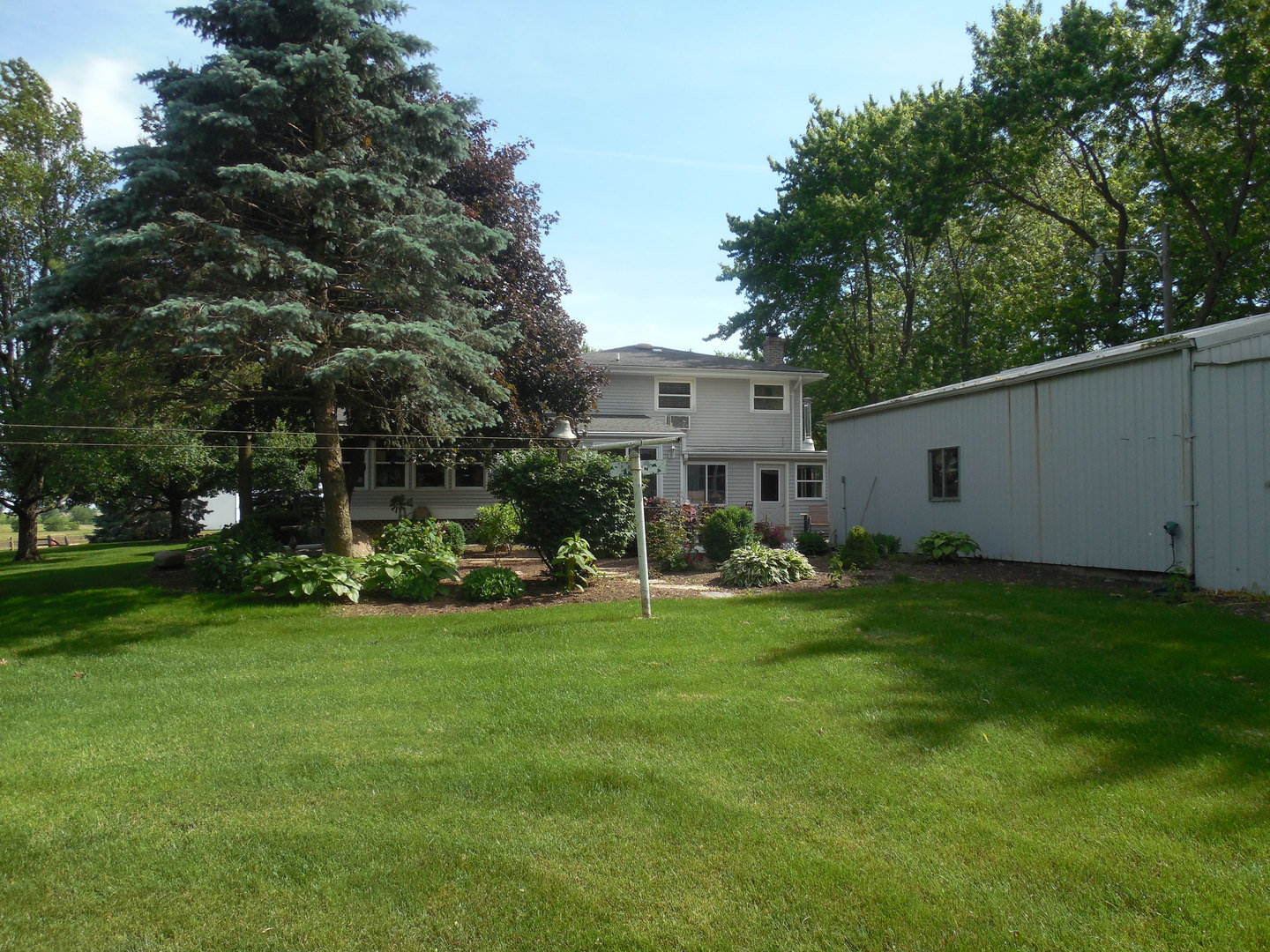 12340 West Offner Road Manhattan, IL 60442 - Photo 37 of 38 a view of a house with backyard and sitting area