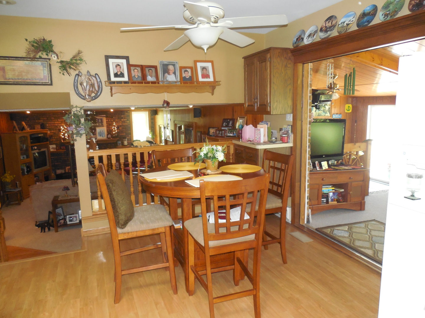 12340 West Offner Road Manhattan, IL 60442 - Photo 7 of 38 a view of a dining area with furniture