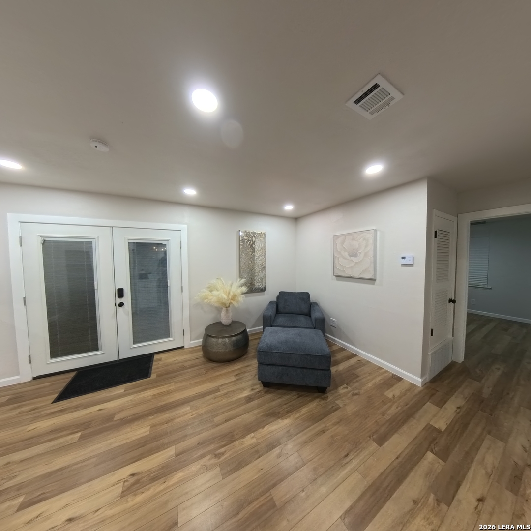 304 Sheraton Avenue Austin, TX 78745 - Photo 9 of 33