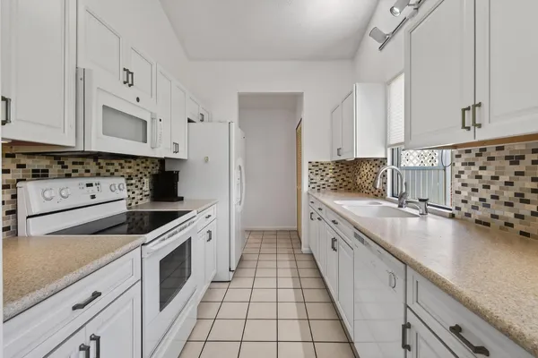 $429,250 | 13196 Southeast Point O Woods Court, Hobe Sound, FL 33455