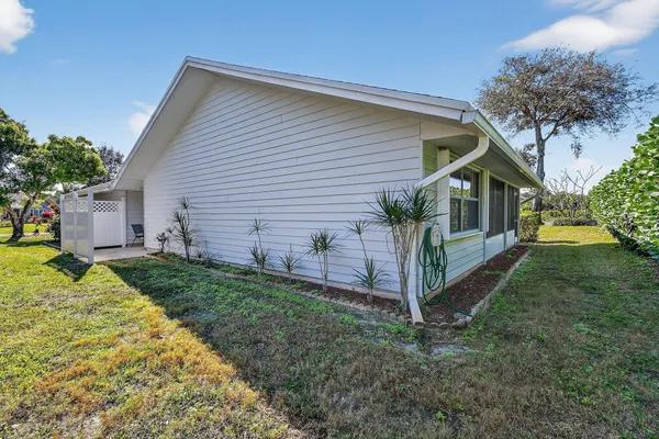$429,250 | 13196 Southeast Point O Woods Court, Hobe Sound, FL 33455