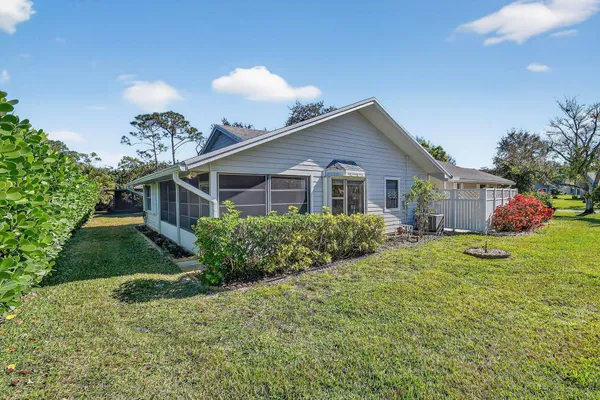$429,250 | 13196 Southeast Point O Woods Court, Hobe Sound, FL 33455