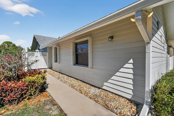 $429,250 | 13196 Southeast Point O Woods Court, Hobe Sound, FL 33455