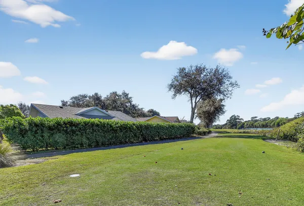 $429,250 | 13196 Southeast Point O Woods Court, Hobe Sound, FL 33455