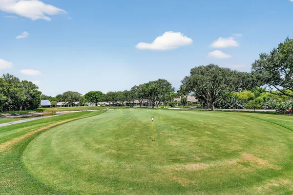 $429,250 | 13196 Southeast Point O Woods Court, Hobe Sound, FL 33455