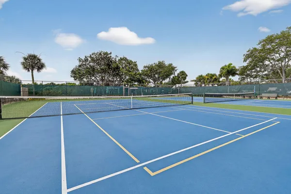 $429,250 | 13196 Southeast Point O Woods Court, Hobe Sound, FL 33455