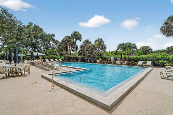 $429,250 | 13196 Southeast Point O Woods Court, Hobe Sound, FL 33455