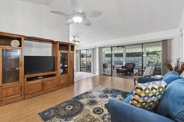 $429,250 | 13196 Southeast Point O Woods Court, Hobe Sound, FL 33455