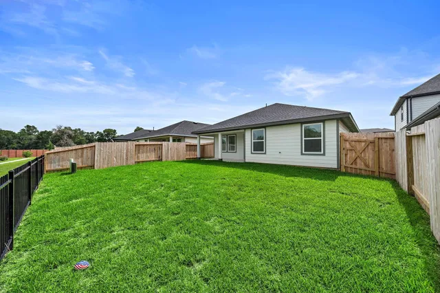 a view of a house with backyard and porch