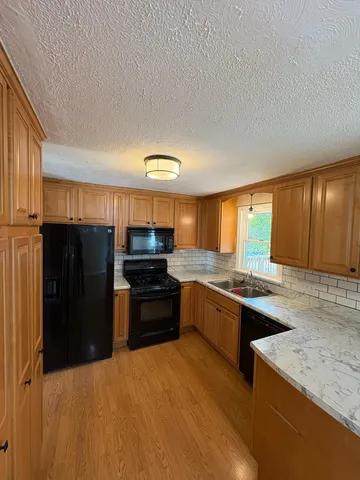 $3,200 | 15 Kingston Drive, Nashua, NH 03060