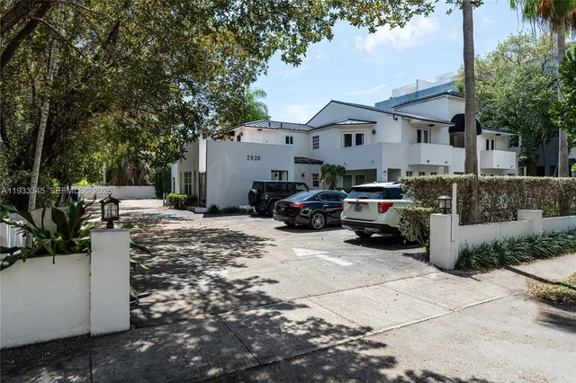 $2,600 | 2918 Bird Avenue, Unit 9, Miami, FL 33133