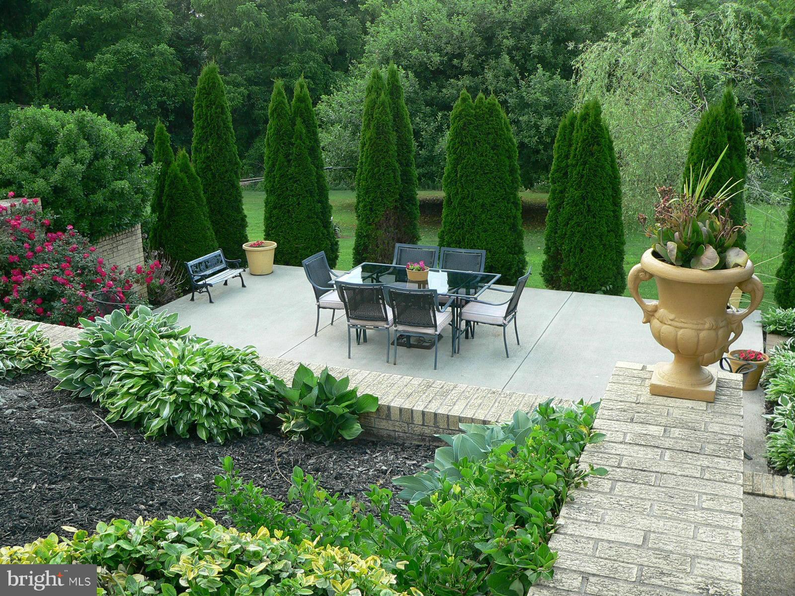 10200 Kelly Road Walkersville, MD 21793 - Photo 11 of 30 Stairs leading down to 16' x 24' patio