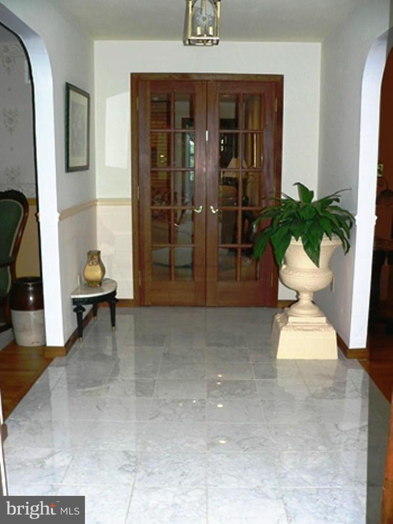 10200 Kelly Road Walkersville, MD 21793 - Photo 15 of 30 Foyer with gleaming marble floors