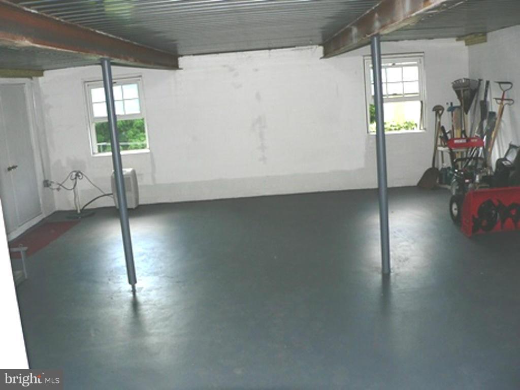 10200 Kelly Road Walkersville, MD 21793 - Photo 29 of 30 27' x 22' Workshop Area