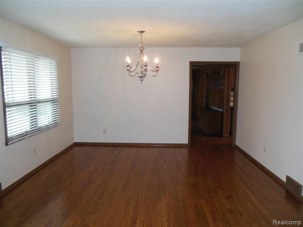 17633 Adrian Road Southfield, MI 48075 - Photo 4 of 19 Dining Room