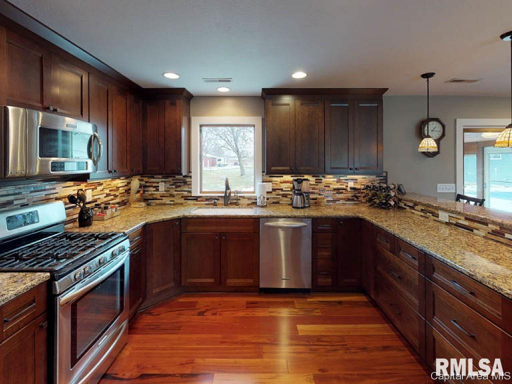 3749 North Oak Hill Road Rochester, IL 62563 - Photo 8 of 34