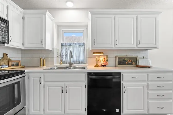 $325,000 | 608 Southeast Shiloh Drive, Lee's Summit, MO 64063