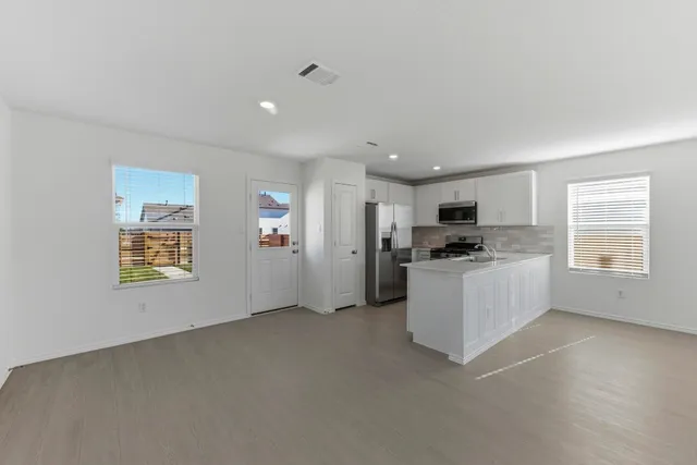 $1,795 | 385 Keefer, Kyle, TX 78640