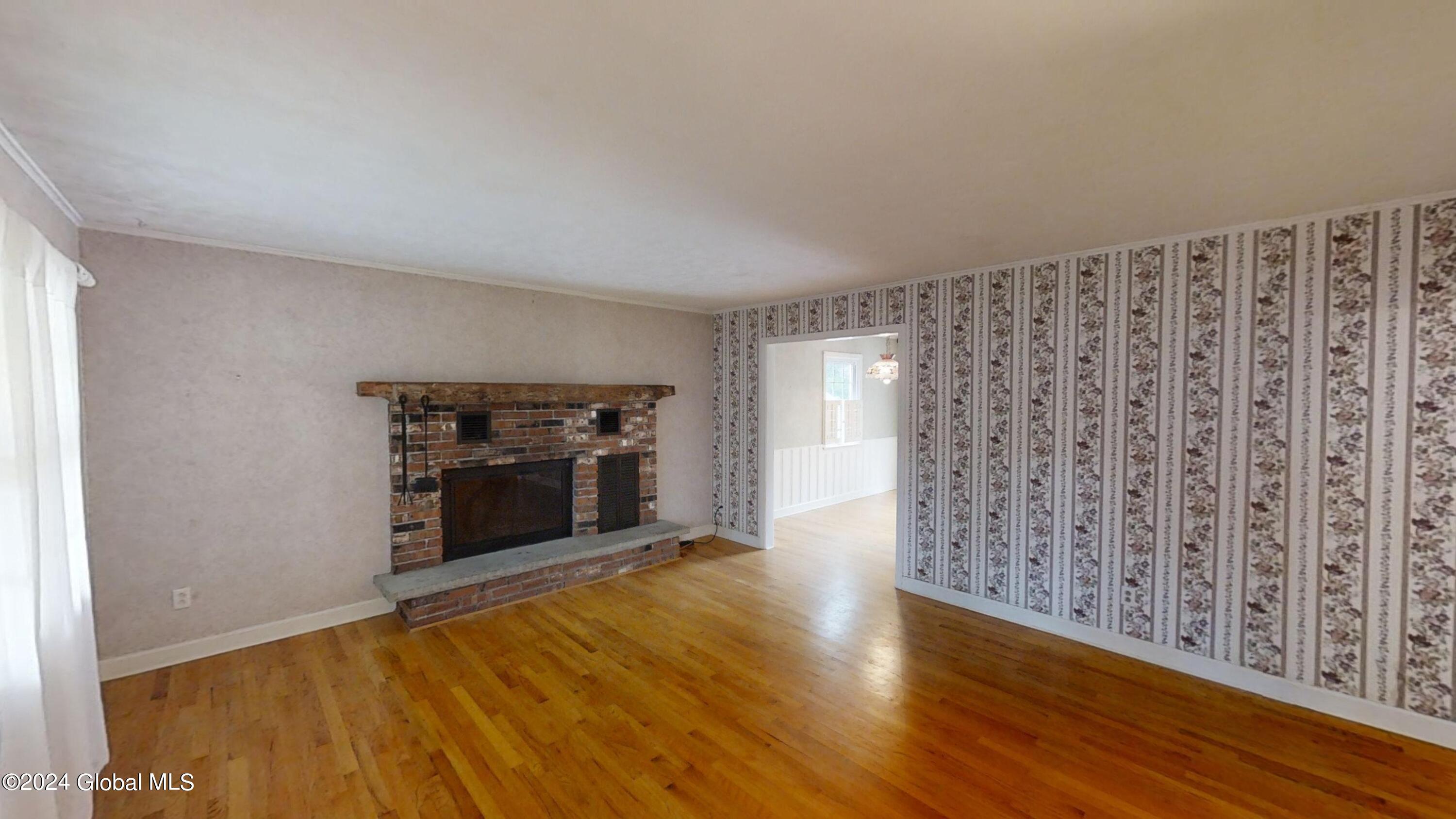 2041 Hoover Road Niskayuna, NY 12309 - Photo 4 of 26 2041-Hoover-rd-Niskayuna-06252024_100658