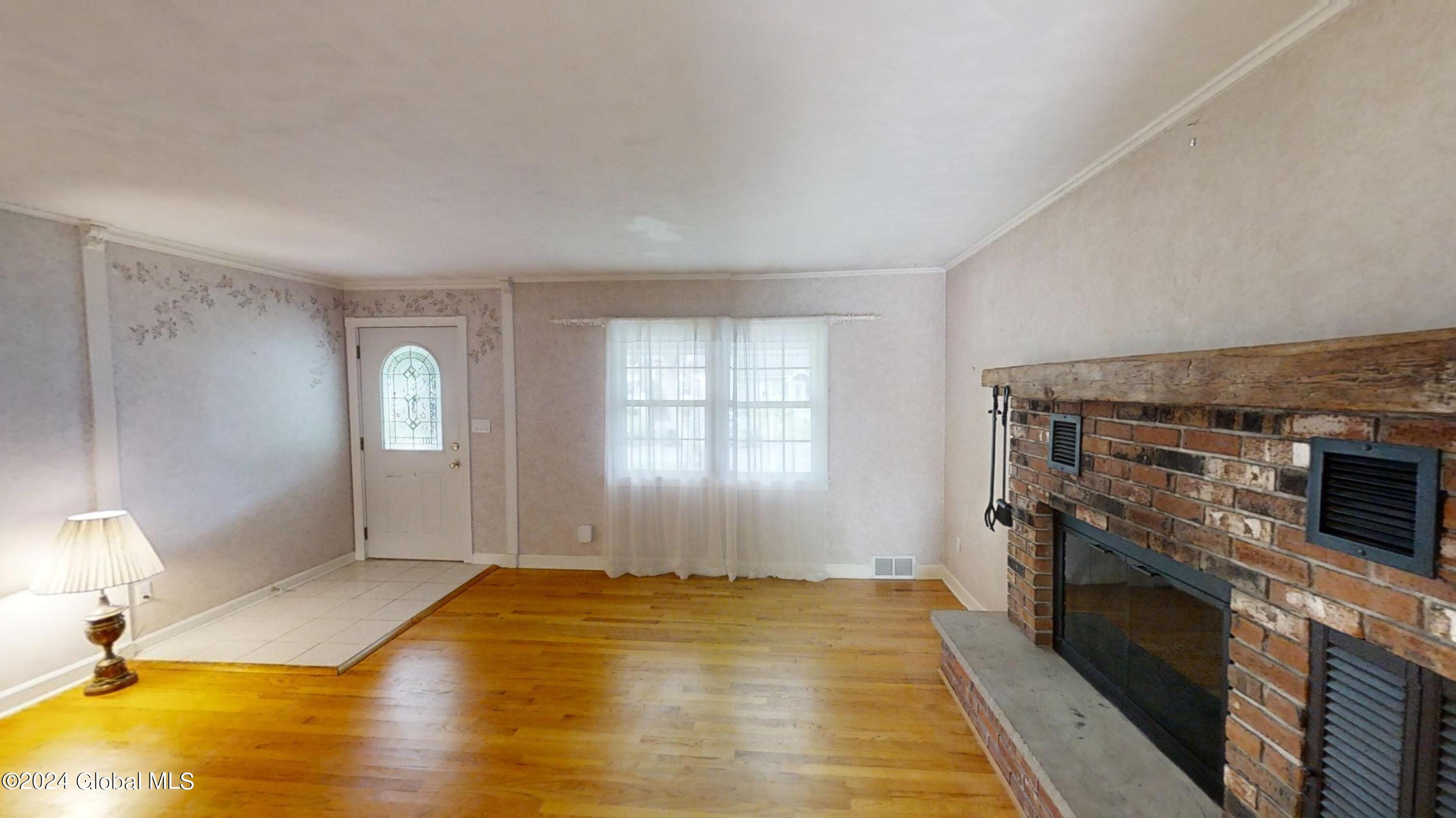 2041 Hoover Road Niskayuna, NY 12309 - Photo 5 of 26 2041-Hoover-rd-Niskayuna-06252024_100917