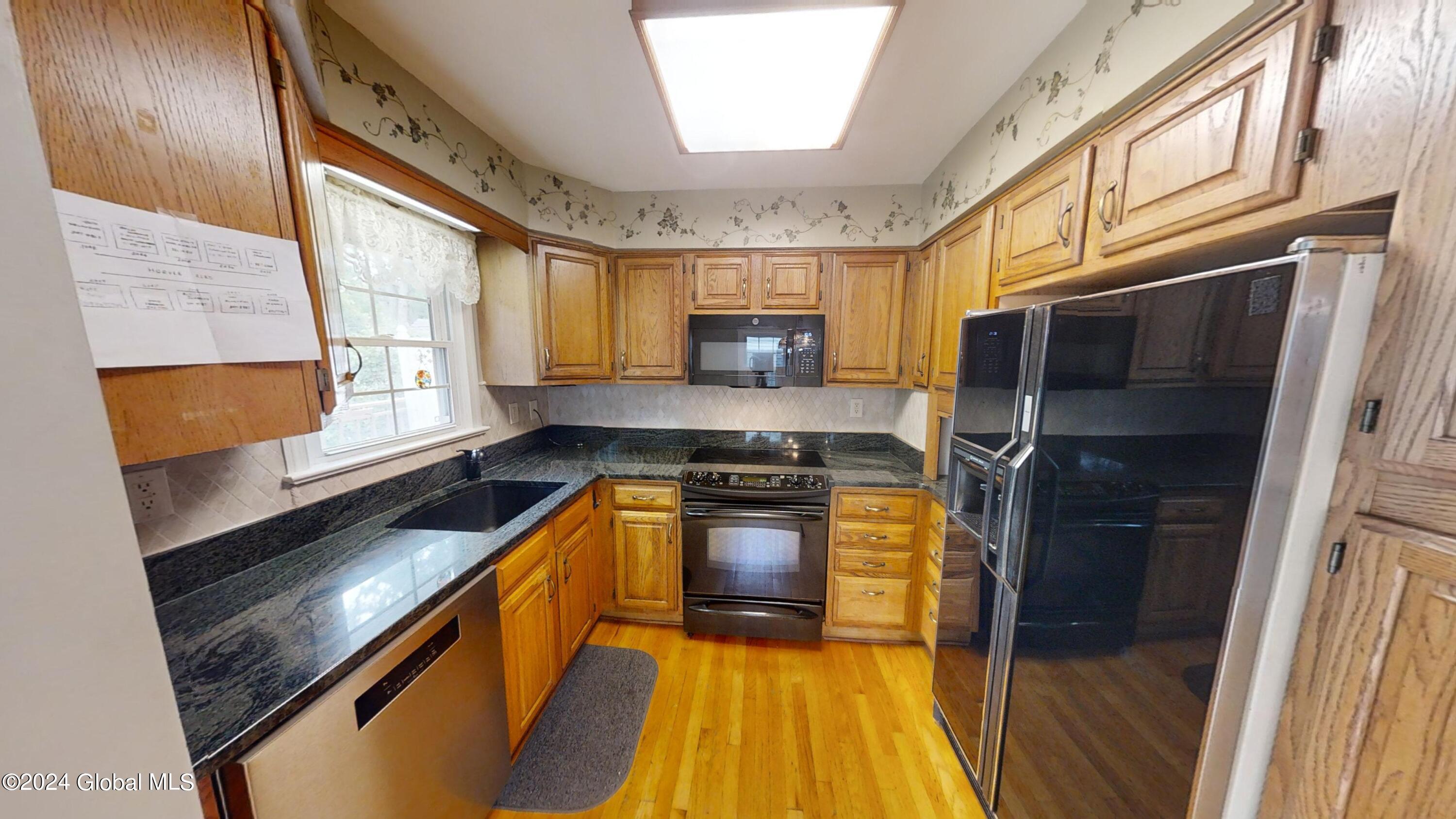 2041 Hoover Road Niskayuna, NY 12309 - Photo 8 of 26 2041-Hoover-rd-Niskayuna-06252024_100729