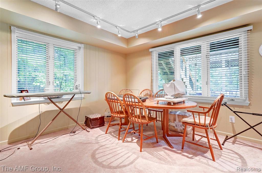 2695 Dutton Road Rochester Hills, MI 48306 - Photo 25 of 41
