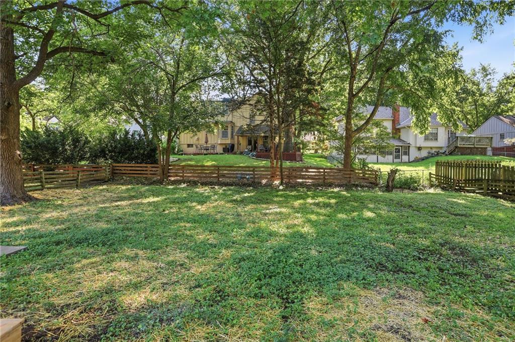 10223 Rosehill Road Lenexa, KS 66215 - Photo 38 of 39 Gallery Image 38
