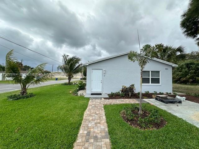 101 West 11th Street, Unit 2 Riviera Beach, FL 33404 - Photo 1 of 8 Gallery Image 1