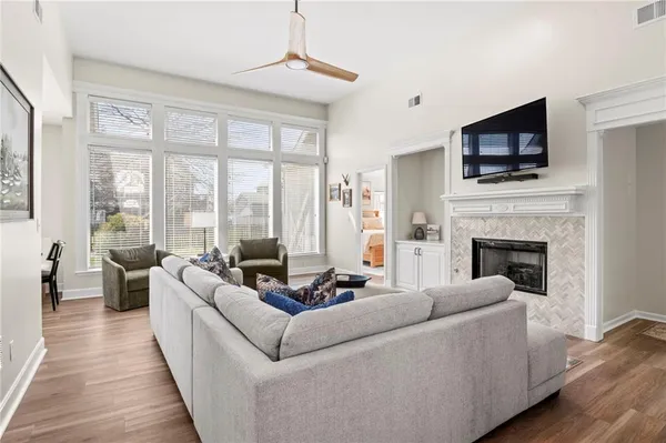 $365,000 | 909 Southeast 13 Street, Lee's Summit, MO 64081