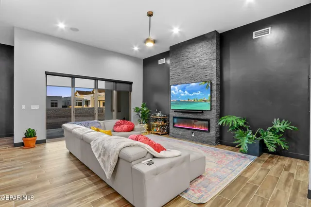 $629,000 | 321 Rio De Jazmin Circle, El Paso, TX 79932