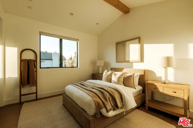 $3,700,000 | 15473 La Maida Street, Sherman Oaks, CA 91403