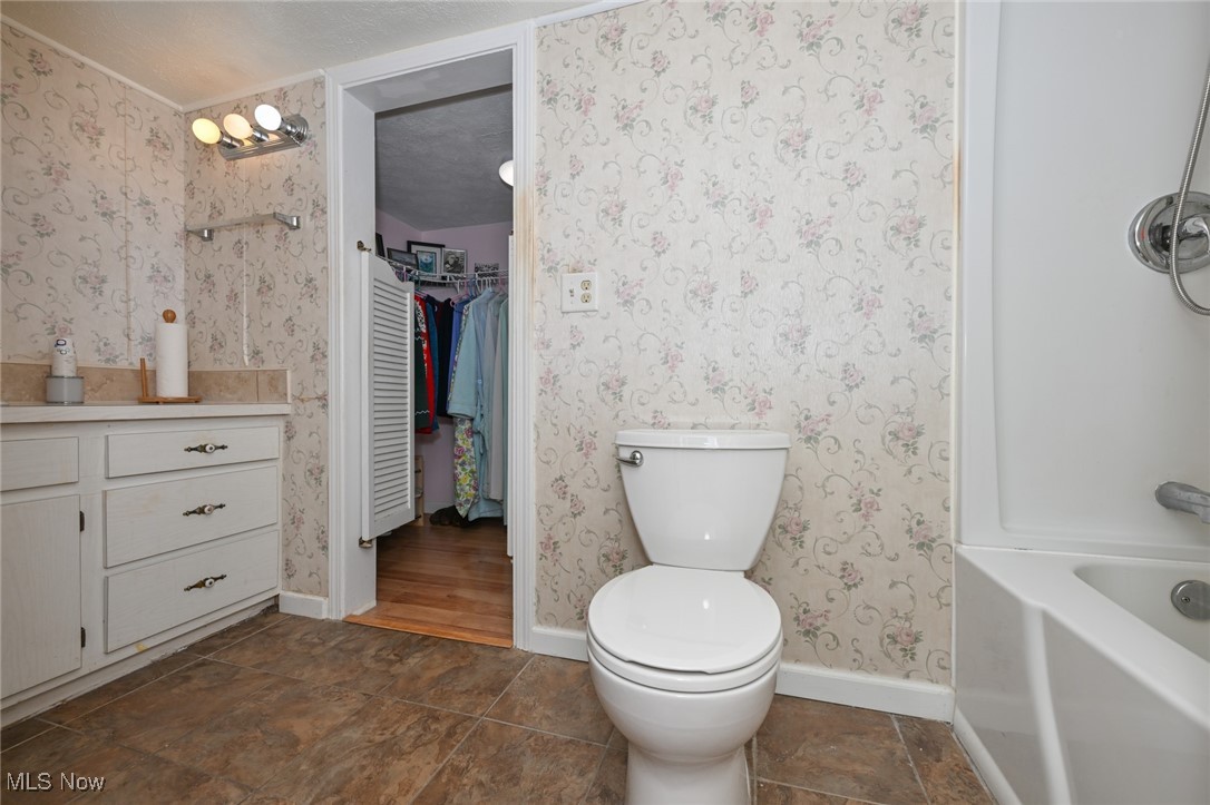 8555 Hillside Road Independence, OH 44131 - Photo 22 of 34 Bathroom with walk-in closet.