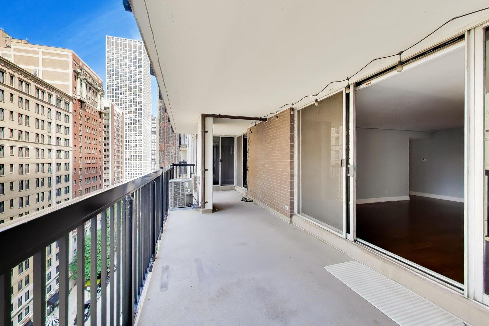 201 East Chestnut Street, Unit 14A Chicago, IL 60611 - Photo 19 of 29