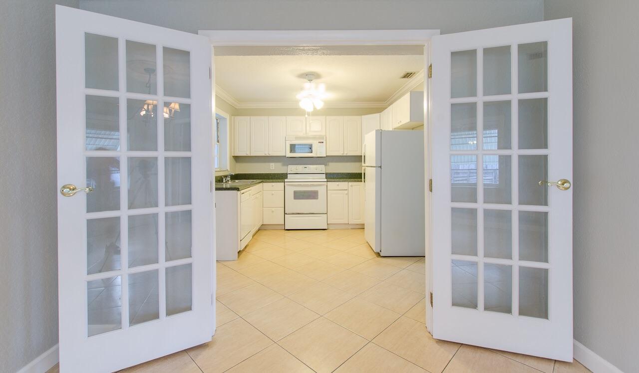 283 Southwest 2nd Street Boca Raton, FL 33432 - Photo 5 of 25 image