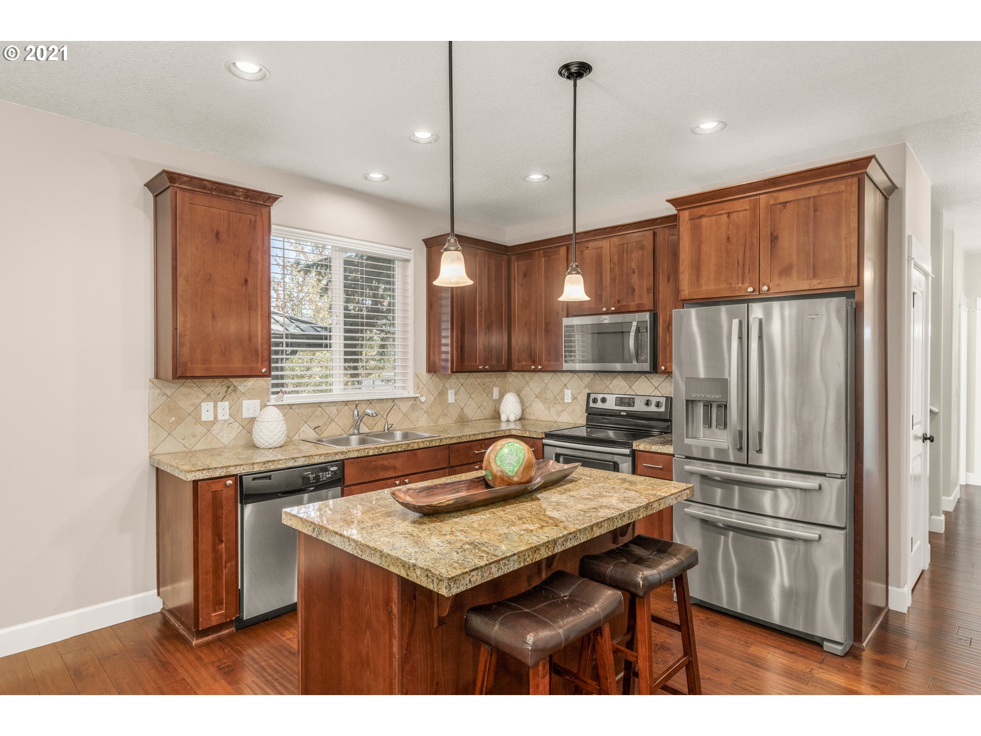 231 Southwest Gabbert Road Gresham, OR 97080 - Photo 8 of 31 Gallery Image 8