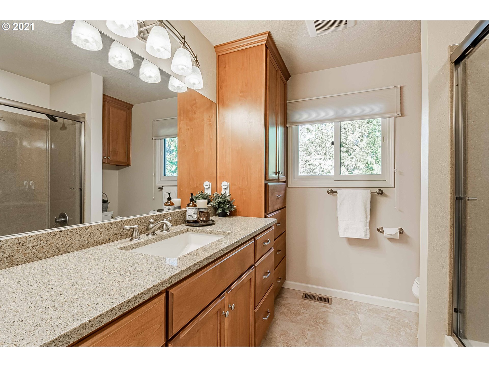 11475 Northwest Reeves Street Portland, OR 97229 - Photo 14 of 32 Gallery Image 14