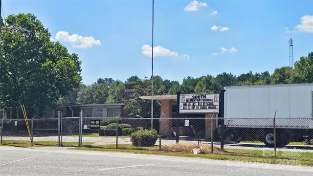 a view of a tennis court