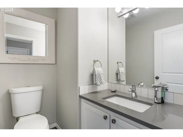 $574,999 | 14935 Southeast Paddington Road, Clackamas, OR 97015