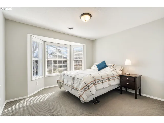 $574,999 | 14935 Southeast Paddington Road, Clackamas, OR 97015