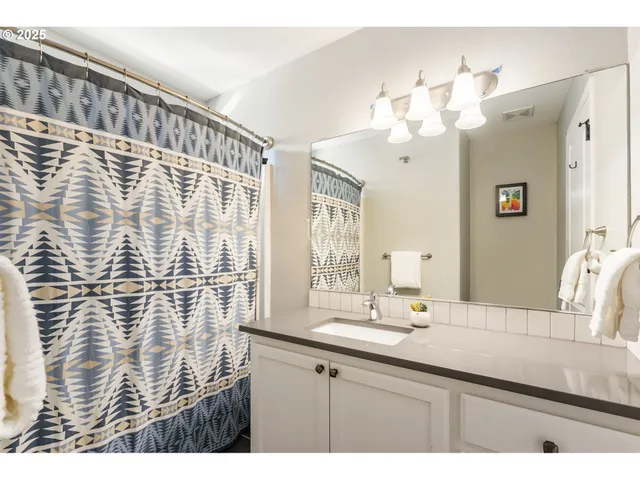 $574,999 | 14935 Southeast Paddington Road, Clackamas, OR 97015