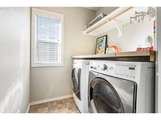 $574,999 | 14935 Southeast Paddington Road, Clackamas, OR 97015