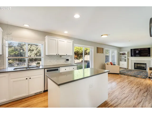 $574,999 | 14935 Southeast Paddington Road, Clackamas, OR 97015