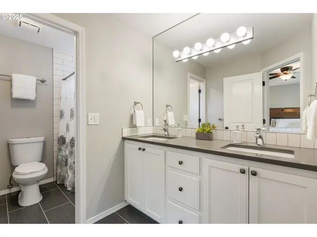 $574,999 | 14935 Southeast Paddington Road, Clackamas, OR 97015