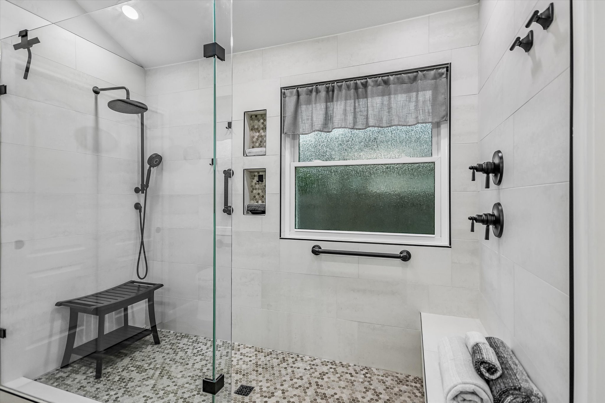 1312 Pigeon View Street Round Rock, TX 78665 - Photo 21 of 30 Bathroom featuring a shower stall