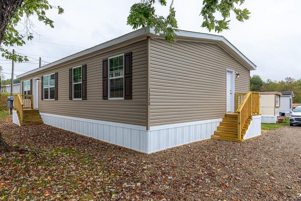 a view of a house with a yard